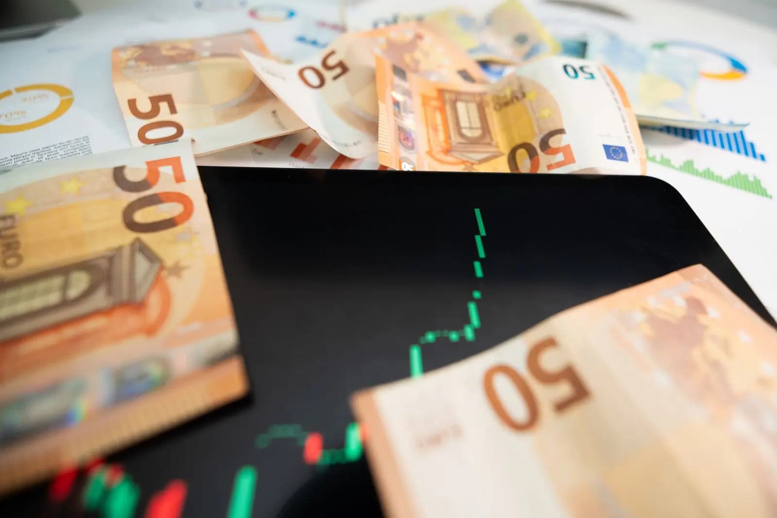 Risco cambial e forwards: como proteger margens, custos e tesouraria